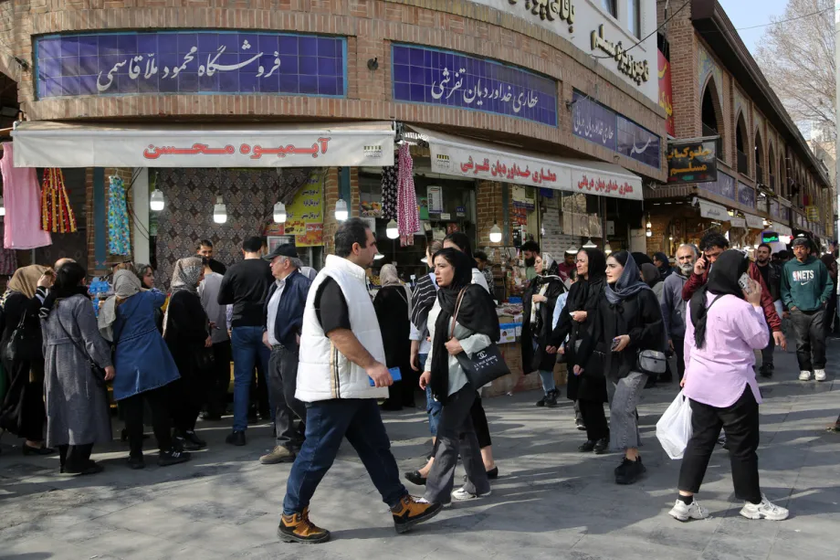 A vida cotidiana continua na capital iraniana, Teerã, enquanto a segunda rodada de negociações nucleares entre o Irã e os Estados Unidos começa em Genebra, em 24 de fevereiro de 2026. [Fatemeh Bahrami - Agência Anadolu]