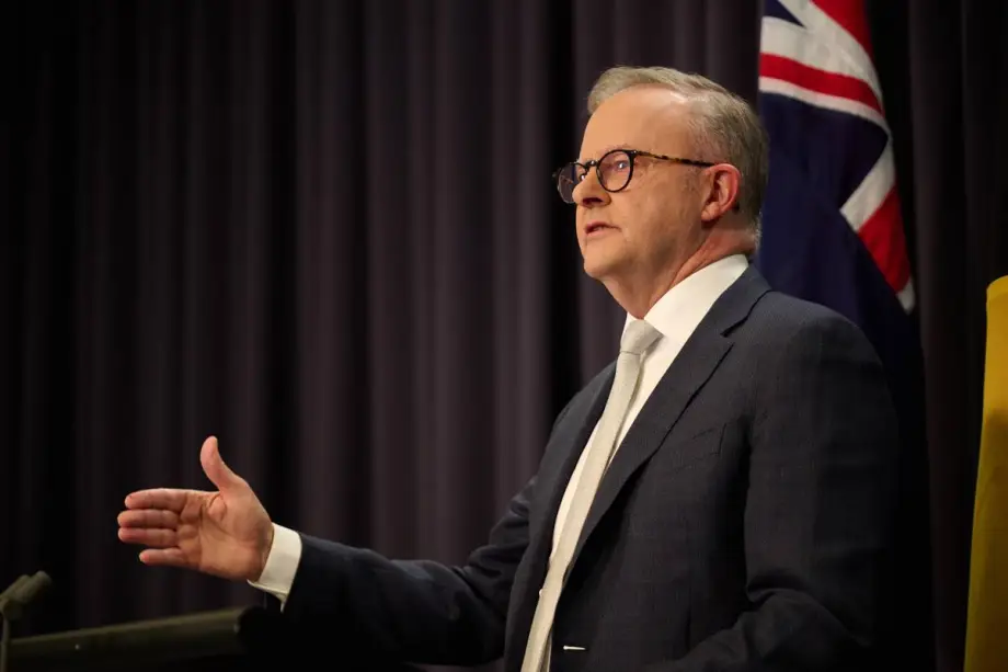 O primeiro-ministro australiano, Anthony Albanese, discursa em Canberra, Austrália, em 26 de junho de 2024. [Rohan Thomson/Bloomberg via Getty Images]