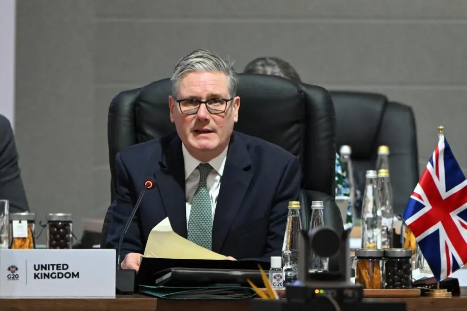 O primeiro-ministro britânico, Keir Starmer, participa da Cúpula de Líderes do G20 em Joanesburgo, África do Sul, em 22 de novembro de 2025. [G20 África do Sul/ Divulgação – Agência Anadolu]