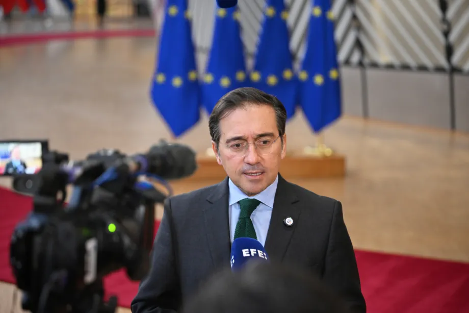 O ministro das Relações Exteriores da Espanha, José Manuel Albares, participa da reunião dos ministros das Relações Exteriores dos Estados-membros da União Europeia (UE), realizada em Bruxelas, Bélgica, em 15 de dezembro de 2025. [Dursun Aydemir – Agência Anadolu]