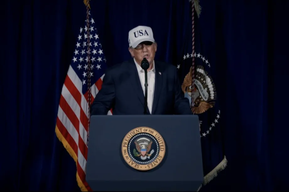 Uma captura de tela de um vídeo divulgado na conta Truth Social do presidente dos EUA, Donald Trump, mostra o presidente fazendo declarações sobre operações de combate contra o Irã em 28 de fevereiro de 2026, na Flórida, Estados Unidos. [Presidente dos EUA Trump via Truth Social – Agência Anadolu]