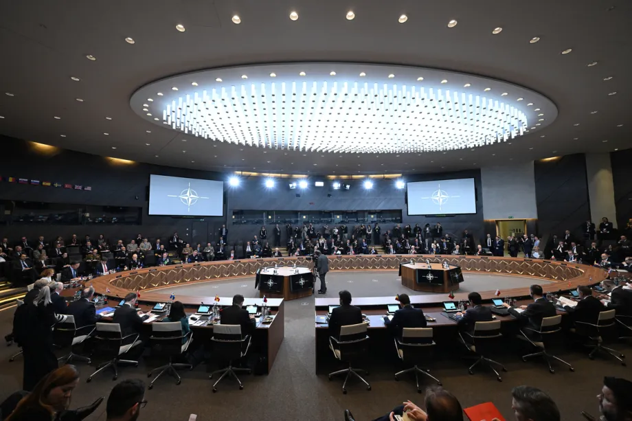 Reunião de Ministros da Defesa da OTAN realizada na sede da OTAN em Bruxelas, Bélgica, em 12 de fevereiro de 2026. [Dursun Aydemir – Agência Anadolu]