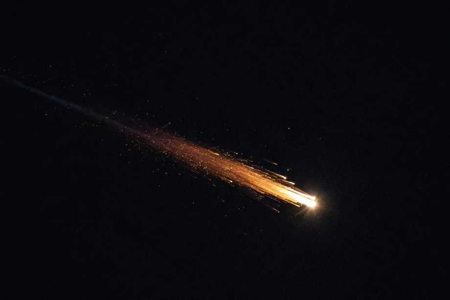 Uma visão dos mísseis lançados pelo Irã em retaliação aos ataques dos EUA e de Israel nos céus de Beersheba, no sul de Israel, em 29 de março de 2026. [Mostafa Alkharouf - Agência Anadolu]