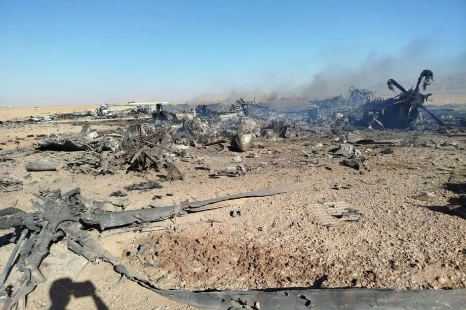 Uma vista dos destroços e restos do caça F-15 abatido no Irã em 5 de abril de 2026. [Guarda Revolucionária Islâmica - Agência Anadolu]