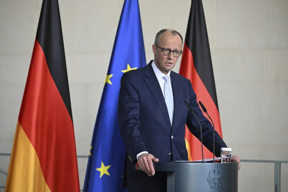 O chanceler alemão Friedrich Merz concede uma coletiva de imprensa na Chancelaria para abordar questões atuais em Berlim, Alemanha, em 9 de abril de 2026. [Halil Sağırkaya – Agência Anadolu]