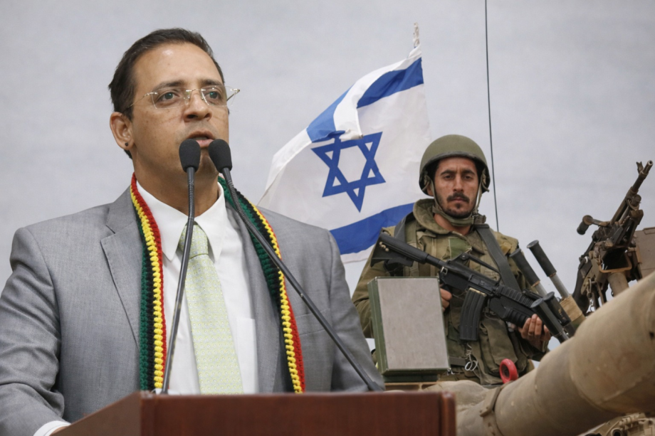 Deputado brasileiro, Hilton Coelho, pede ao presidente Lula que proíba a entrada de militares israelenses no Brasil, abril de 2026 [Imagem gerada por IA]