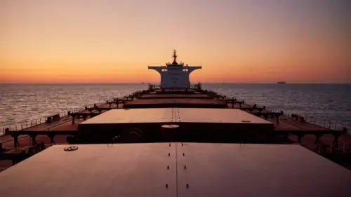 Navios gregos fornecem secretamente petróleo e carga militar a Israel, revela o MEE