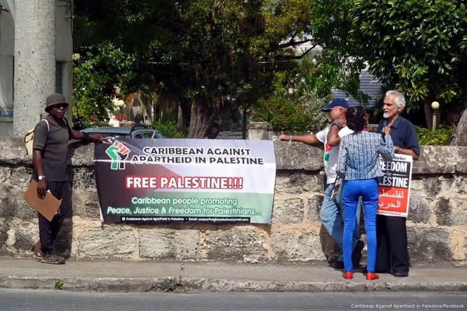 O grupo "Caribe Contra o Apartheid na Palestina" realiza protesto pedindo o fim do apartheid israelense [Caribe Contra o Apartheid na Palestina/Facebook]