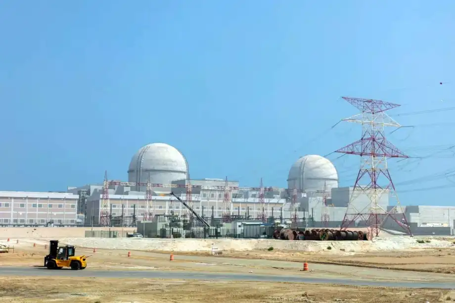 A primeira usina nuclear do mundo árabe, a Usina Nuclear de Barakah, em Barakah, Emirados Árabes Unidos [Emirates Nuclear Energy Corporation]