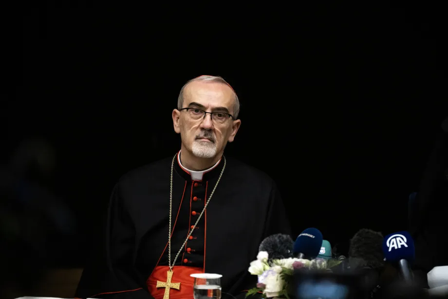 O cardeal Pierbattista Pizzaballa, Patriarca Latino de Jerusalém, participa de uma coletiva de imprensa em Jerusalém após visitar a Igreja da Sagrada Família, em Gaza, em 22 de julho de 2025. [Mostafa Alkharouf – Anadolu Agency]