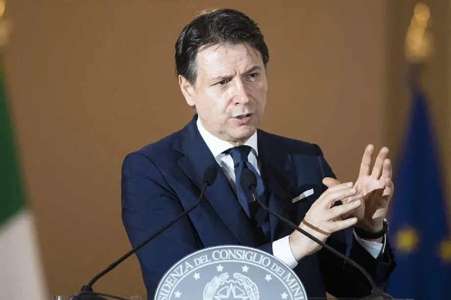 Ex-primeiro-ministro da Itália, Giuseppe Conte, fala à imprensa durante uma coletiva no Palazzo Chigi, em Roma, Itália, em 16 de maio de 2020. [Governo Italiano – Anadolu Agency]