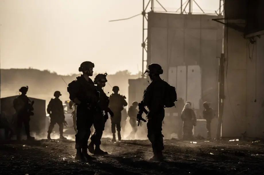Israeli soldiers are deployed at Erez border with heavy weapons and military vehicles in Erez, Israel on February 29, 2024. [Mostafa Alkharouf – Anadolu Agency]