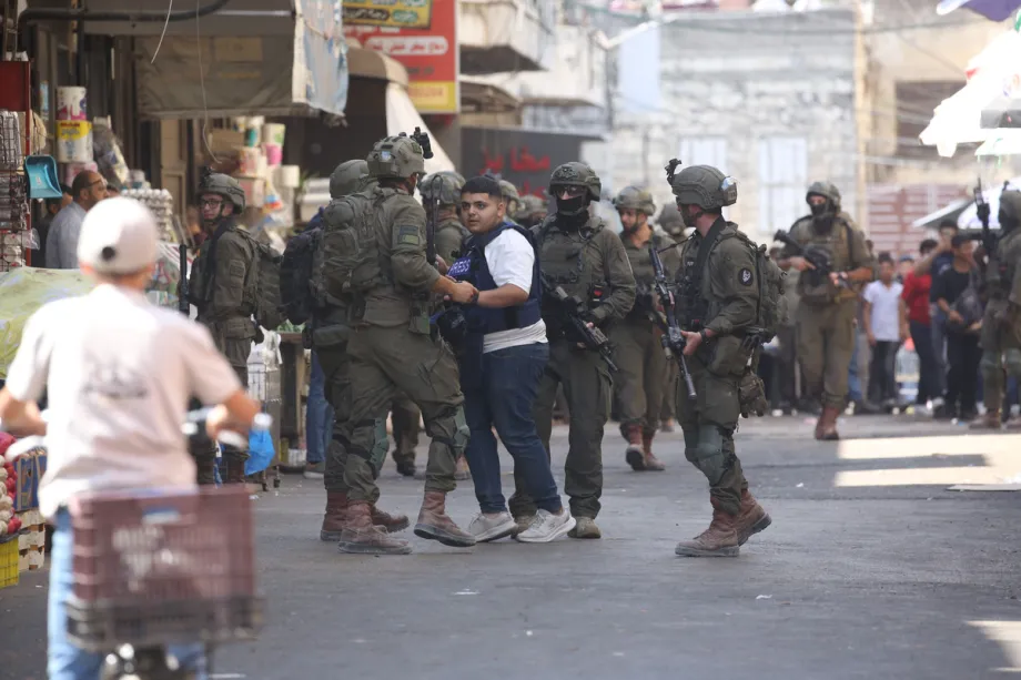 Forças israelenses realizam uma incursão, adotando amplas medidas de segurança, em 9 de agosto de 2026, em Nablus, na Cisjordânia, Palestina. [Nedal Eshtayah – Anadolu Agency]