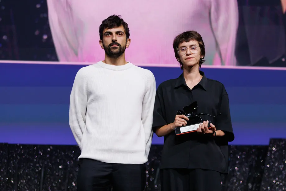 Yuval Abraham e Rachel Szor recebem o Prêmio Especial do Júri por “NAZA” durante a cerimônia de encerramento do 83º Festival Internacional de Cinema de Veneza, em 12 de setembro de 2026, em Veneza, Itália. [Primo Barol – Anadolu Agency]