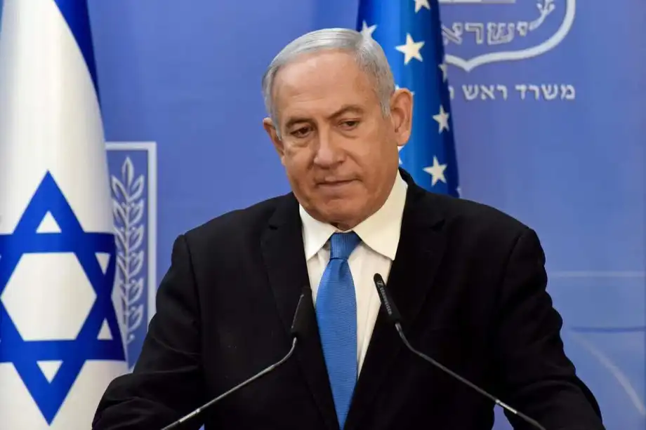 O primeiro-ministro israelense Benjamin Netanyahu discursa em Jerusalém. [Foto de DEBBIE HILL/AFP via Getty Images]