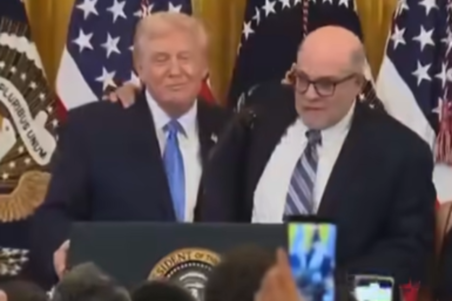 Presidente dos EUA, Donald Trump (à esquerda), e Mark Levin (à direita). [Captura de tela/Facebook @middleeastmonitor]