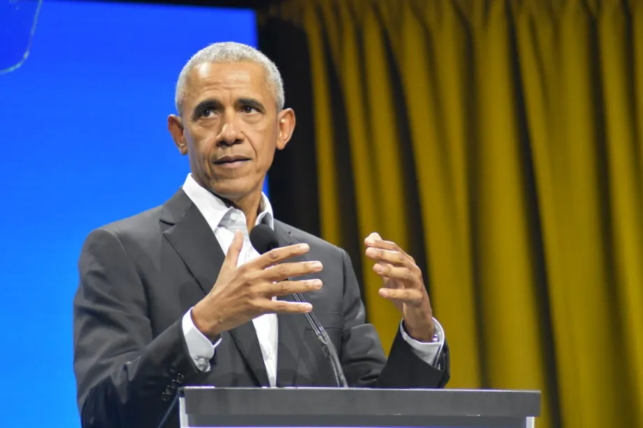 O ex-presidente dos Estados Unidos Barack Obama discursa durante um evento do Fórum da Democracia, organizado pela Fundação Obama no Javits Center, em 17 de novembro de 2022, em Nova York, Estados Unidos. [Kyle Mazza – Anadolu Agency]